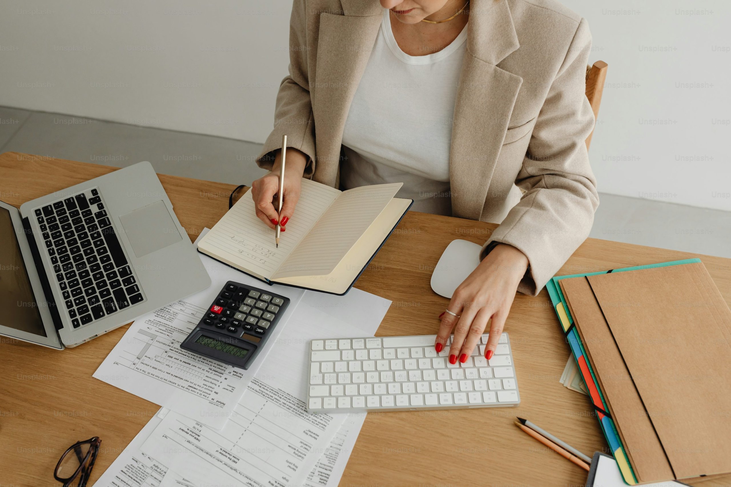 What are the differences between a CPA and a regular accountant